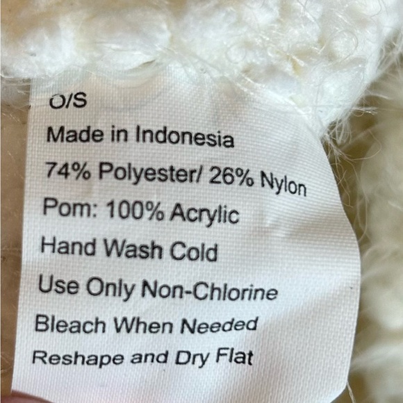 Cuddl Duds Cream Pom-Pom Hat - Picture 4 of 4